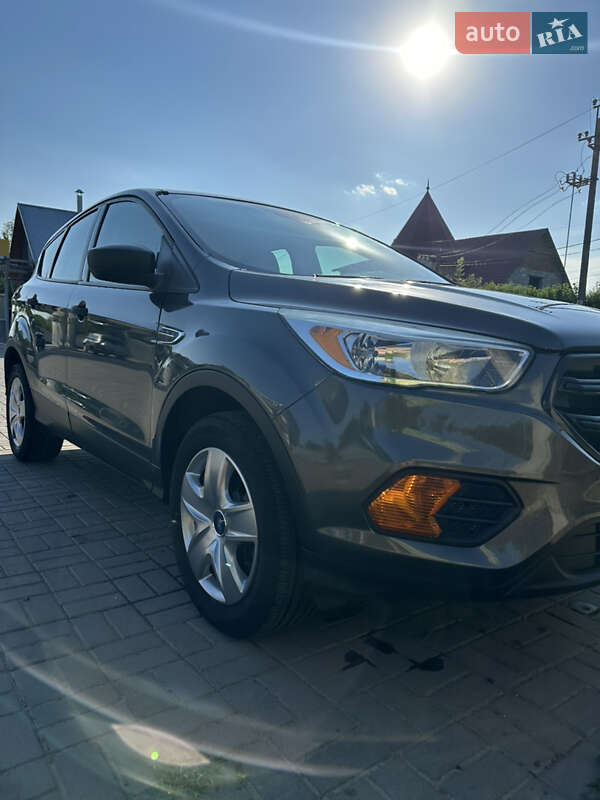 Внедорожник / Кроссовер Ford Escape 2016 в Черновцах