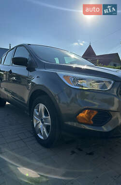 Позашляховик / Кросовер Ford Escape 2016 в 