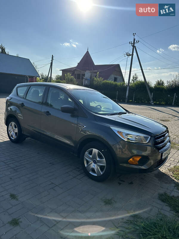 Внедорожник / Кроссовер Ford Escape 2016 в Черновцах