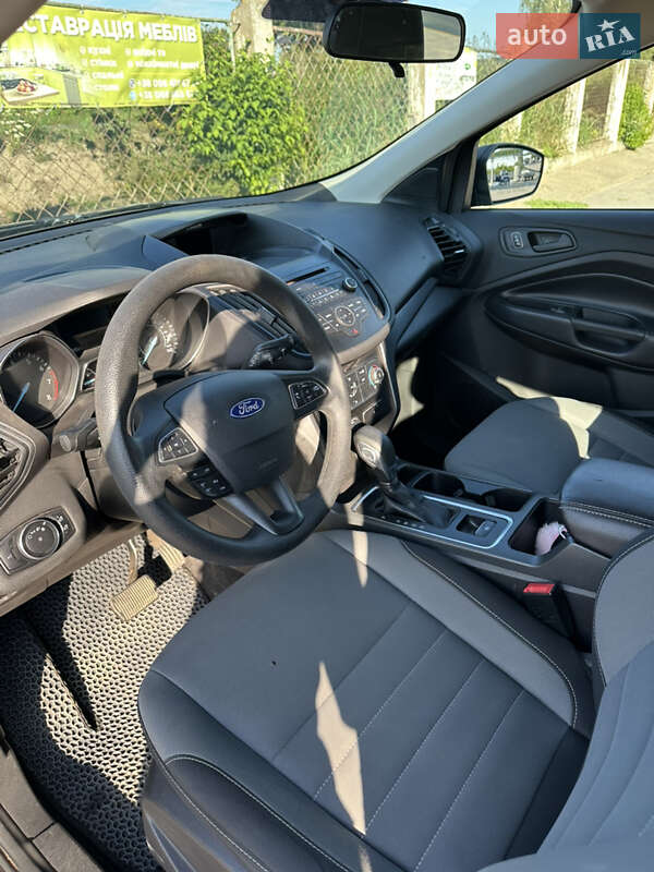 Внедорожник / Кроссовер Ford Escape 2016 в Черновцах