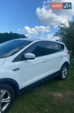 Внедорожник / Кроссовер Ford Escape 2015 в 