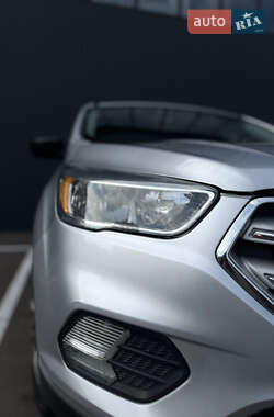 Внедорожник / Кроссовер Ford Escape 2018 в 