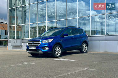 Внедорожник / Кроссовер Ford Escape 2018 в 