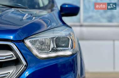 Внедорожник / Кроссовер Ford Escape 2018 в 