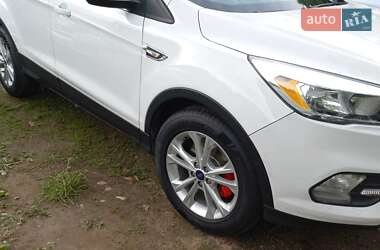 Внедорожник / Кроссовер Ford Escape 2017 в 