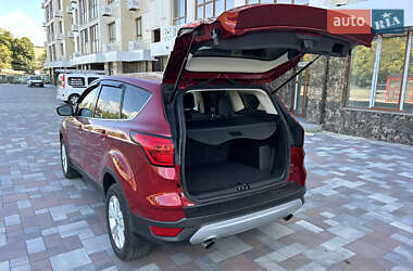 Внедорожник / Кроссовер Ford Escape 2018 в 