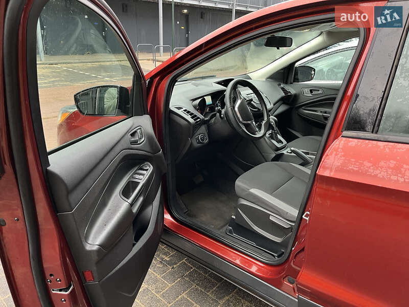 Позашляховик / Кросовер Ford Escape 2015 в Луцьку