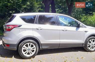 Внедорожник / Кроссовер Ford Escape 2016 в 