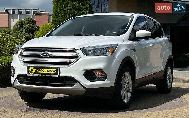 Внедорожник / Кроссовер Ford Escape 2017 в Львове