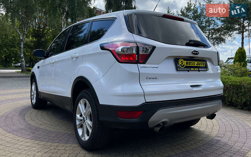 Внедорожник / Кроссовер Ford Escape 2017 в Львове