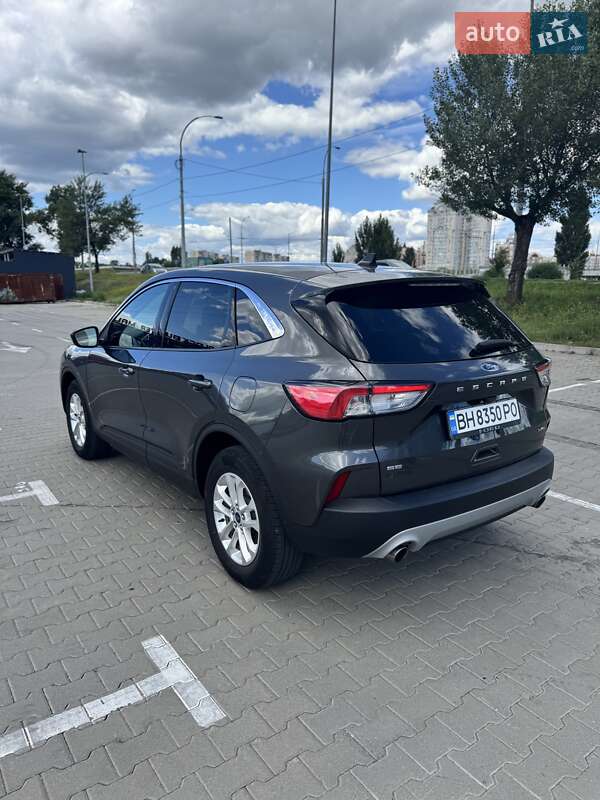 Внедорожник / Кроссовер Ford Escape 2020 в 