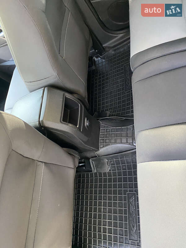Внедорожник / Кроссовер Ford Escape 2015 в Яготине