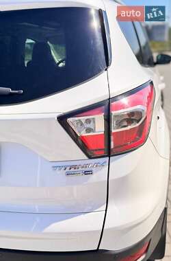 Внедорожник / Кроссовер Ford Escape 2017 в 