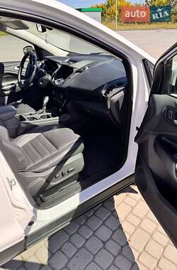 Внедорожник / Кроссовер Ford Escape 2017 в 