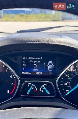 Внедорожник / Кроссовер Ford Escape 2017 в 