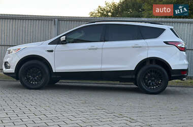 Внедорожник / Кроссовер Ford Escape 2018 в 