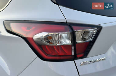 Внедорожник / Кроссовер Ford Escape 2018 в 