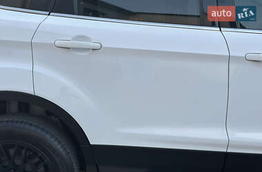 Внедорожник / Кроссовер Ford Escape 2018 в 