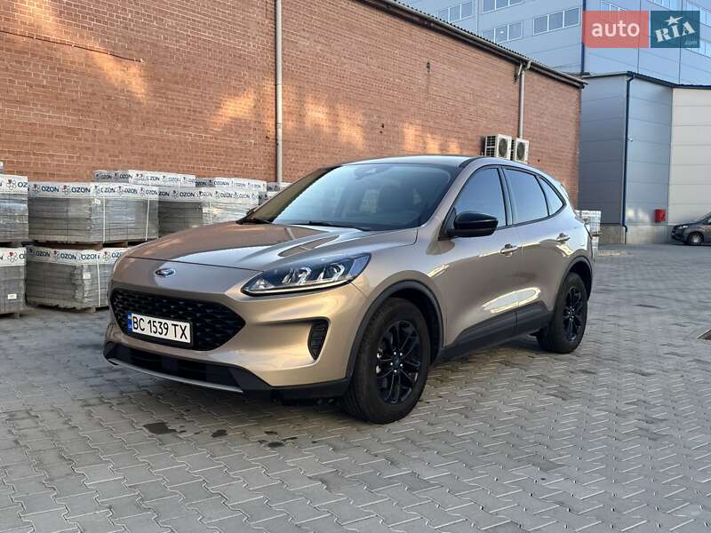 Внедорожник / Кроссовер Ford Escape 2020 в 