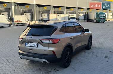 Внедорожник / Кроссовер Ford Escape 2020 в 