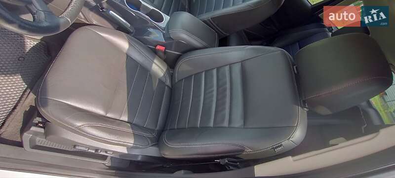 Внедорожник / Кроссовер Ford Escape 2015 в Гореничах
