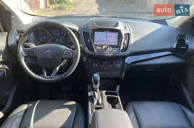 Внедорожник / Кроссовер Ford Escape 2018 в 