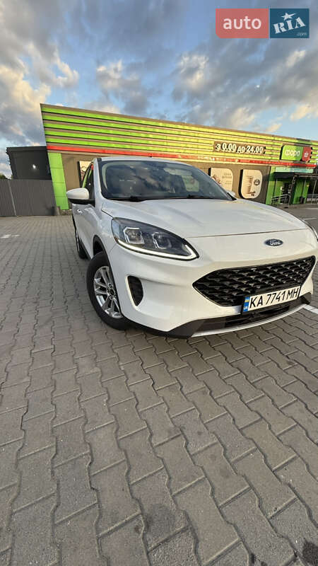 Внедорожник / Кроссовер Ford Escape 2020 в 