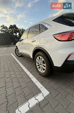 Внедорожник / Кроссовер Ford Escape 2020 в 