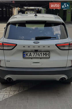 Внедорожник / Кроссовер Ford Escape 2020 в 