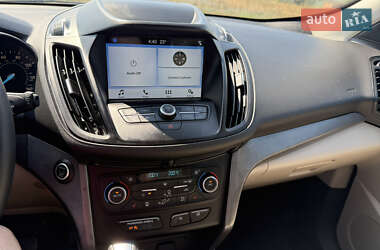 Внедорожник / Кроссовер Ford Escape 2019 в 