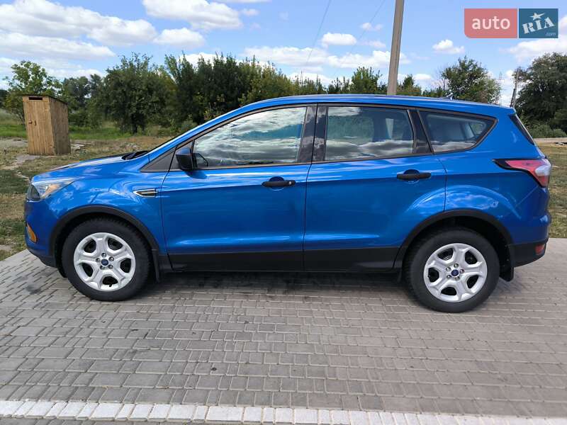 Внедорожник / Кроссовер Ford Escape 2017 в Павлограде