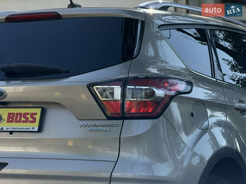 Внедорожник / Кроссовер Ford Escape 2016 в Николаеве