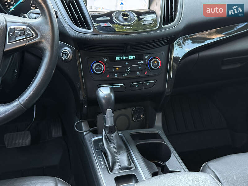 Внедорожник / Кроссовер Ford Escape 2016 в Николаеве