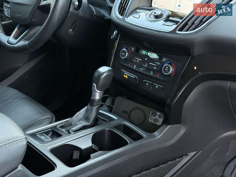 Внедорожник / Кроссовер Ford Escape 2016 в Николаеве