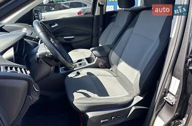 Внедорожник / Кроссовер Ford Escape 2017 в 