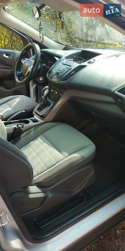 Внедорожник / Кроссовер Ford Escape 2014 в Кривом Роге