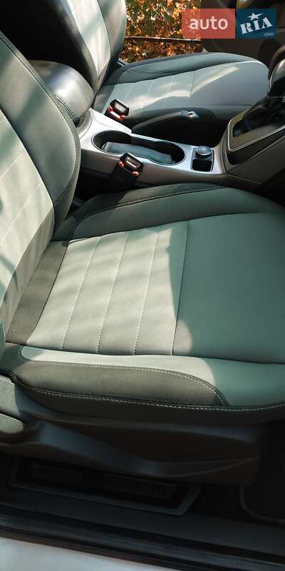 Внедорожник / Кроссовер Ford Escape 2014 в Кривом Роге