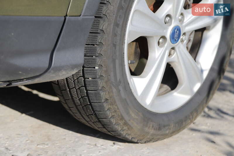 Внедорожник / Кроссовер Ford Escape 2012 в Чечельнике