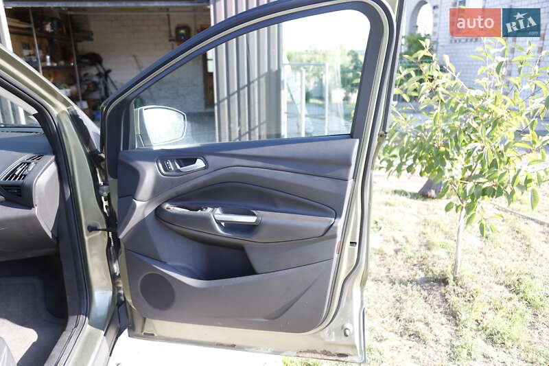 Внедорожник / Кроссовер Ford Escape 2012 в Чечельнике