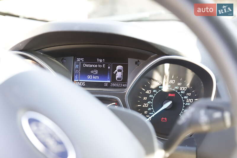 Внедорожник / Кроссовер Ford Escape 2012 в Чечельнике