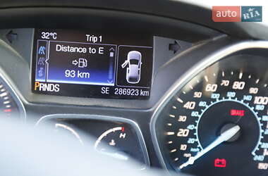 Внедорожник / Кроссовер Ford Escape 2012 в 
