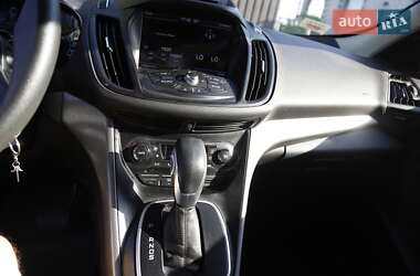 Внедорожник / Кроссовер Ford Escape 2012 в 