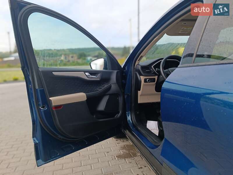 Внедорожник / Кроссовер Ford Escape 2019 в Золочеве