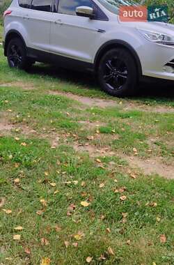 Внедорожник / Кроссовер Ford Escape 2012 в 