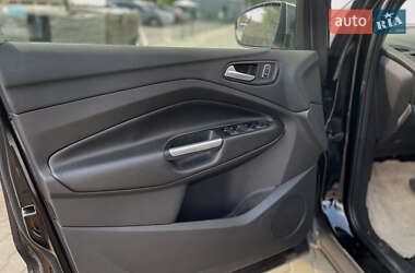Внедорожник / Кроссовер Ford Escape 2015 в 