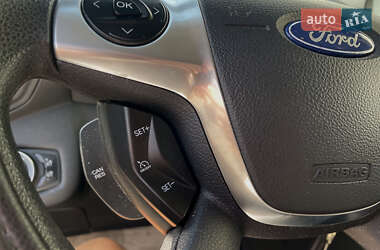 Внедорожник / Кроссовер Ford Escape 2015 в 