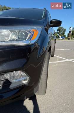 Внедорожник / Кроссовер Ford Escape 2017 в 