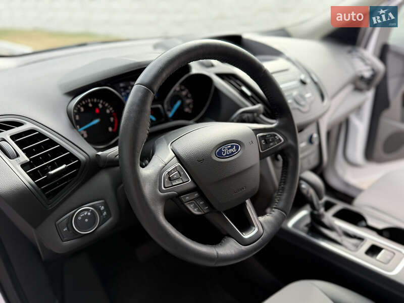 Внедорожник / Кроссовер Ford Escape 2017 в Днепре