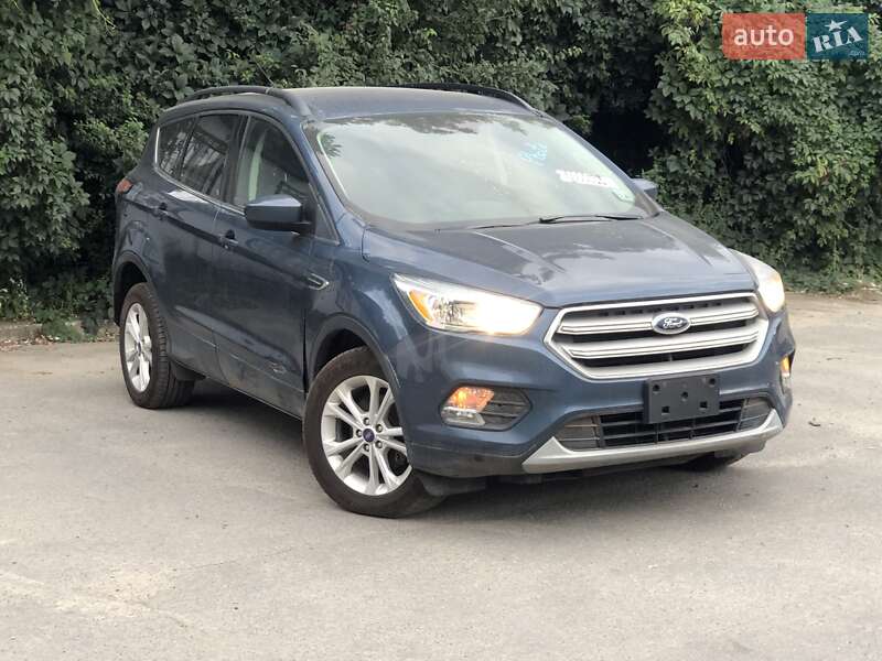 Внедорожник / Кроссовер Ford Escape 2018 в 