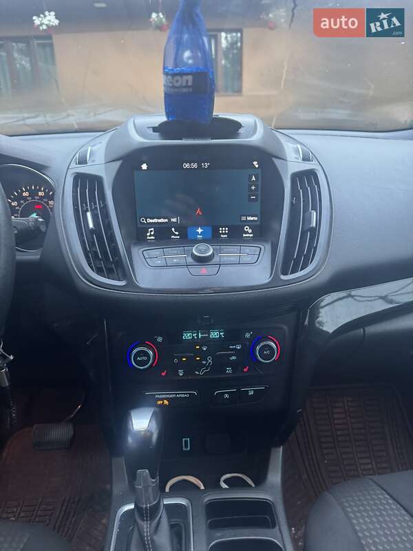 Внедорожник / Кроссовер Ford Escape 2017 в Ужгороде